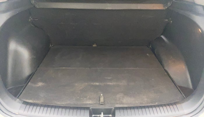 2016 Hyundai Creta SX PLUS 1.6 PETROL, Petrol, Manual, 1,18,002 km, Boot Inside