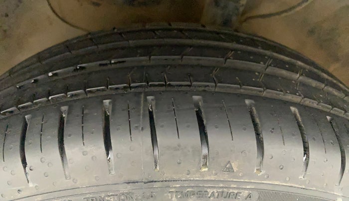 2016 Hyundai Creta SX PLUS 1.6 PETROL, Petrol, Manual, 1,18,002 km, Left Front Tyre Tread