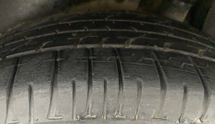 2016 Hyundai Creta SX PLUS 1.6 PETROL, Petrol, Manual, 1,18,002 km, Left Rear Tyre Tread