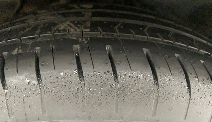 2016 Hyundai Creta SX PLUS 1.6 PETROL, Petrol, Manual, 1,18,002 km, Right Rear Tyre Tread