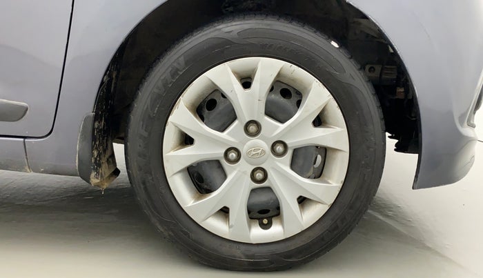 2013 Hyundai Grand i10 SPORTZ 1.1 CRDI, Diesel, Manual, 1,09,085 km, Right Front Wheel