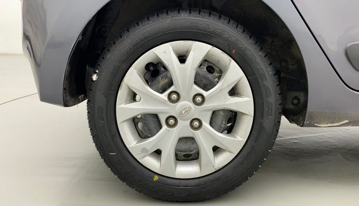 2013 Hyundai Grand i10 SPORTZ 1.1 CRDI, Diesel, Manual, 1,09,085 km, Right Rear Wheel