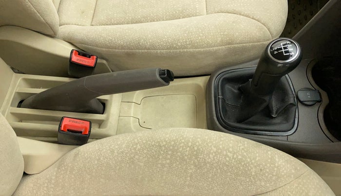 2011 Volkswagen Vento TRENDLINE 1.6, Petrol, Manual, 47,819 km, Gear Lever