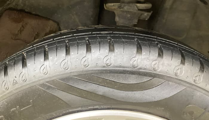 2020 Renault Kwid RXT 1.0 (O), Petrol, Manual, 40,549 km, Right Front Tyre Tread