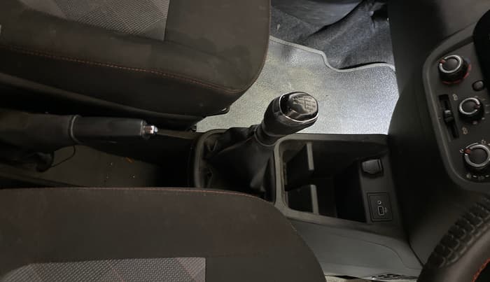 2020 Renault Kwid RXT 1.0 (O), Petrol, Manual, 40,549 km, Gear Lever