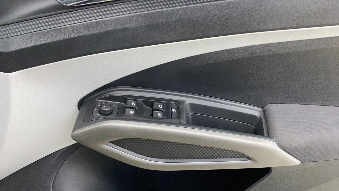 2025 Skoda Kylaq Signature, Petrol, Manual, 2,071 km, Driver Side Door Panels Control