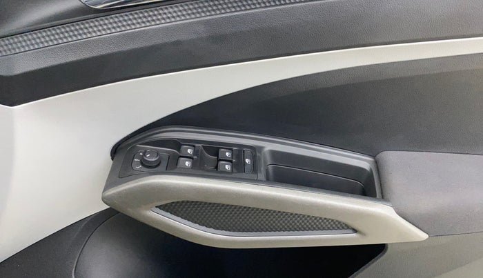 2025 Skoda Kylaq Signature, Petrol, Manual, 2,071 km, Driver Side Door Panels Control