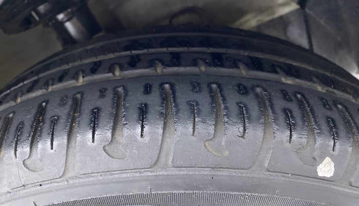 2017 Hyundai Grand i10 Sportz(O) 1.2 MT, Petrol, Manual, 35,500 km, Right Front Tyre Tread