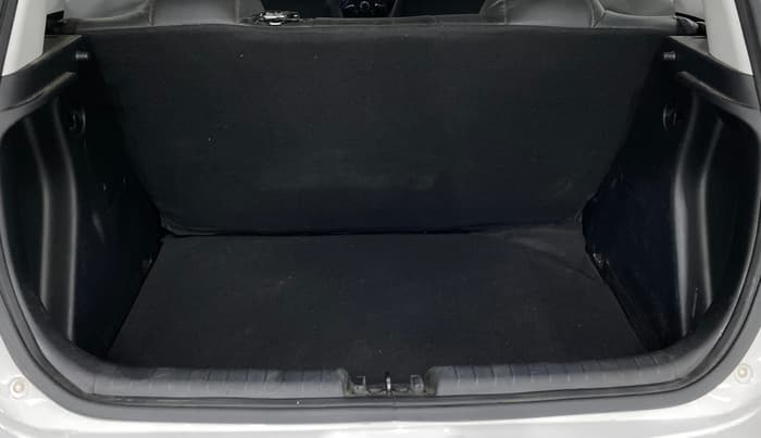 2025 Hyundai NEW I20 MAGNA 1.2 MT, Petrol, Manual, 7,033 km, Boot Inside