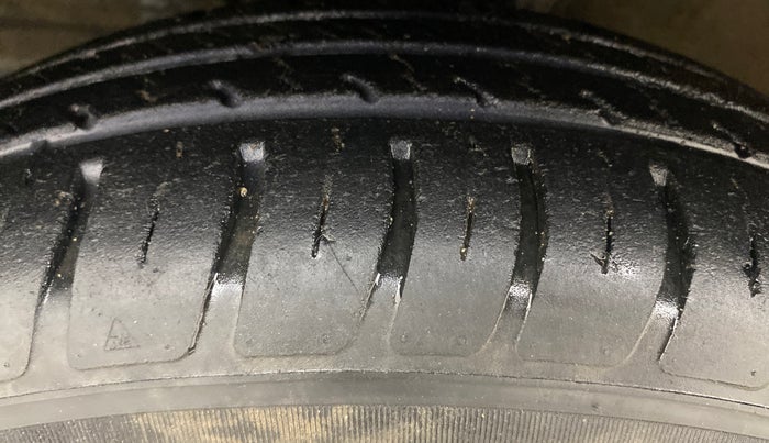 2021 Maruti Swift VXI, Petrol, Manual, 58,006 km, Left Front Tyre Tread