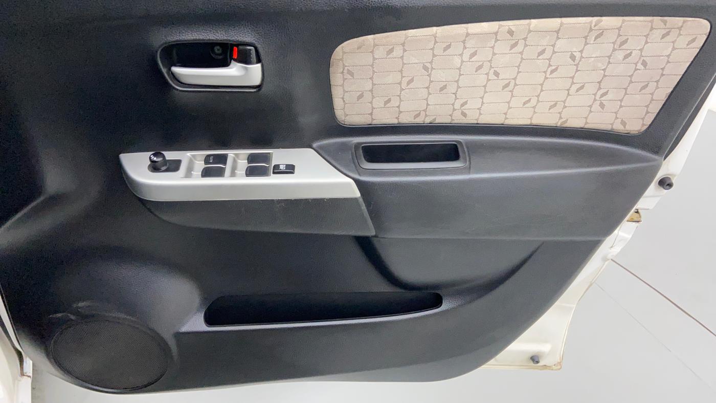 2014 Maruti Wagon R 1.0 VXI, Petrol, Manual, 63,214 km, Driver Side Door Panels Control