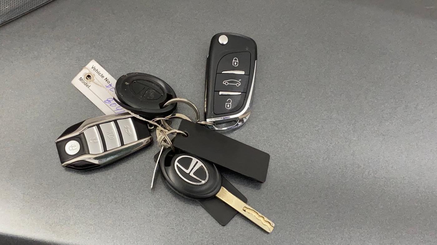 2023 Tata TIGOR XE PETROL, Petrol, Manual, 12,404 km, Key Close Up
