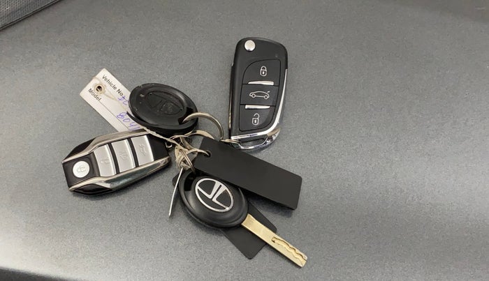 2023 Tata TIGOR XE PETROL, Petrol, Manual, 12,404 km, Key Close Up