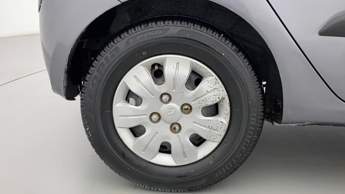 2010 Hyundai i10 MAGNA 1.2, Petrol, Manual, 1,06,126 km, Right Rear Wheel