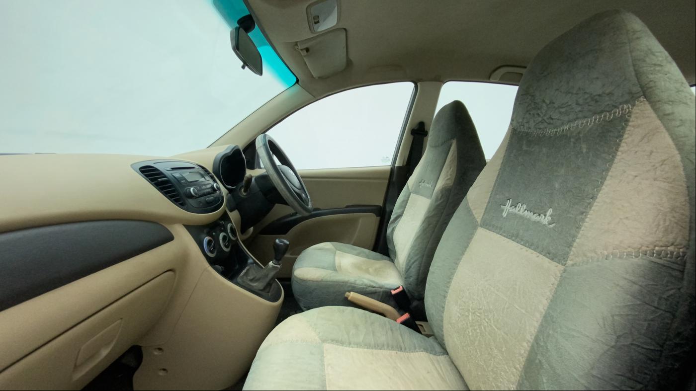 2010 Hyundai i10 MAGNA 1.2, Petrol, Manual, 1,06,126 km, Right Side Front Door Cabin