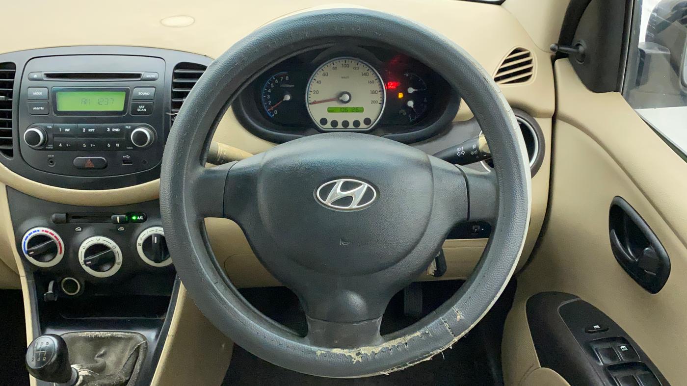 2010 Hyundai i10 MAGNA 1.2, Petrol, Manual, 1,06,126 km, Steering Wheel Close Up