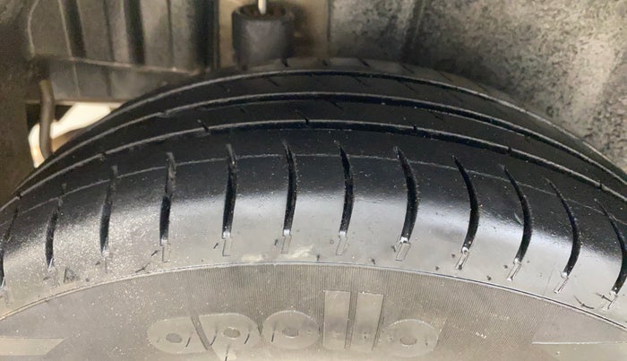 2015 Maruti Swift ZXI, Petrol, Manual, 1,11,287 km, Right Rear Tyre Tread