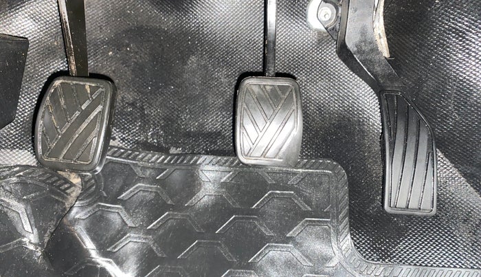 2015 Maruti Swift ZXI, Petrol, Manual, 1,11,287 km, Pedals