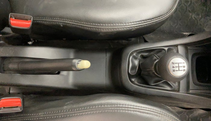 2015 Maruti Swift ZXI, Petrol, Manual, 1,11,287 km, Gear Lever