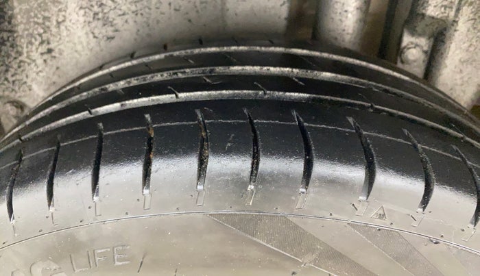 2015 Maruti Swift ZXI, Petrol, Manual, 1,11,287 km, Left Rear Tyre Tread