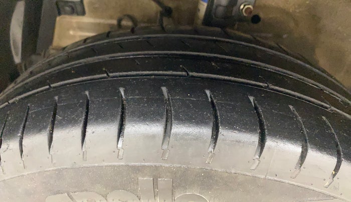 2015 Maruti Swift ZXI, Petrol, Manual, 1,11,287 km, Left Front Tyre Tread