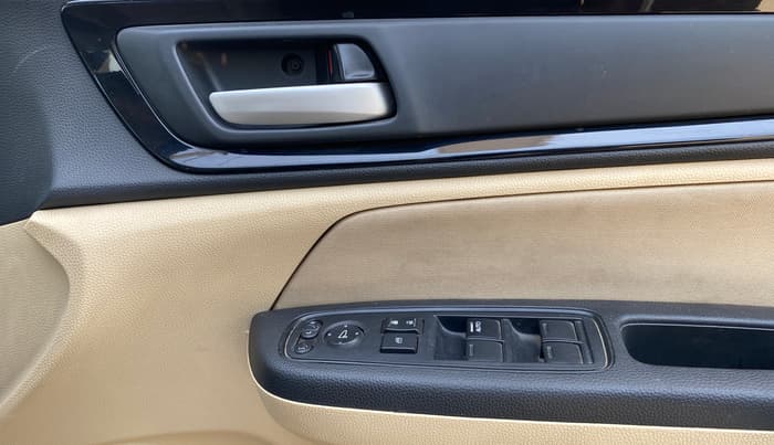 2019 Honda Amaze 1.2L I-VTEC S, Petrol, Manual, 70,436 km, Driver Side Door Panels Control