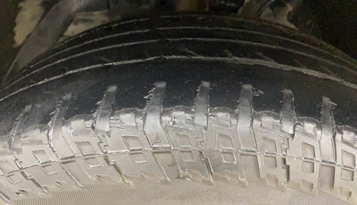 2013 Mahindra XUV500 W8, Diesel, Manual, 91,336 km, Left Front Tyre Tread