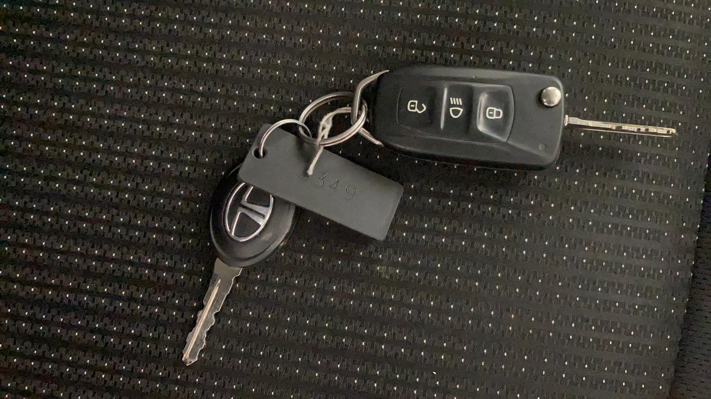 2018 Tata TIGOR XZ PETROL, Petrol, Manual, 44,327 km, Key Close Up