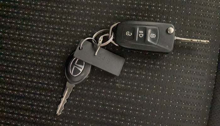 2018 Tata TIGOR XZ PETROL, Petrol, Manual, 44,327 km, Key Close Up