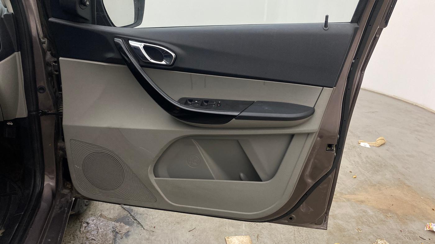 2018 Tata Tiago XZA PETROL, Petrol, Automatic, 50,427 km, Driver Side Door Panels Control
