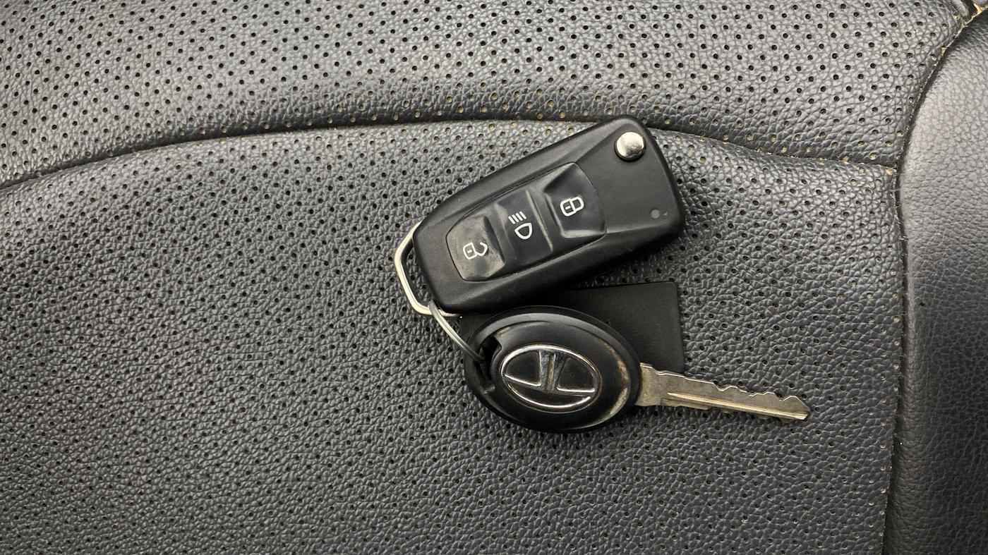 2018 Tata Tiago XZA PETROL, Petrol, Automatic, 50,427 km, Key Close Up