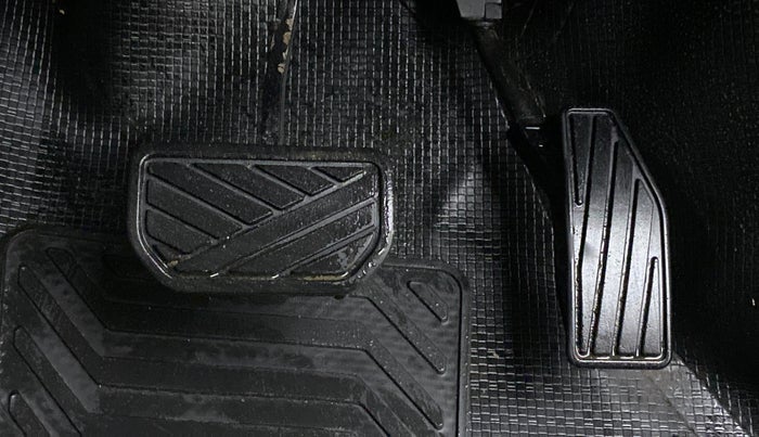 2019 Maruti XL6 ALPHA AT, Petrol, Automatic, 19,675 km, Pedals