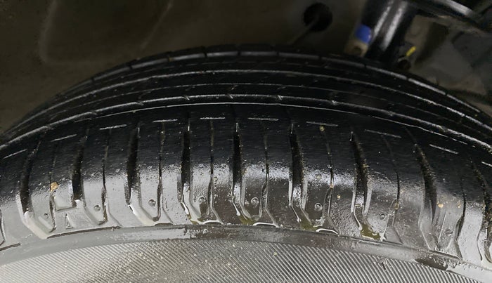 2019 Maruti XL6 ALPHA AT, Petrol, Automatic, 19,675 km, Right Front Tyre Tread