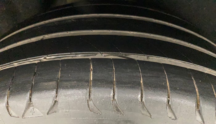 2018 Ford Ecosport TITANIUM + 1.5L DIESEL, Diesel, Manual, 1,04,100 km, Right Rear Tyre Tread