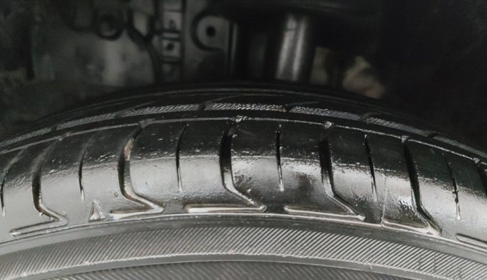 2013 Toyota Etios Liva GD, Diesel, Manual, 1,48,316 km, Left Front Tyre Tread