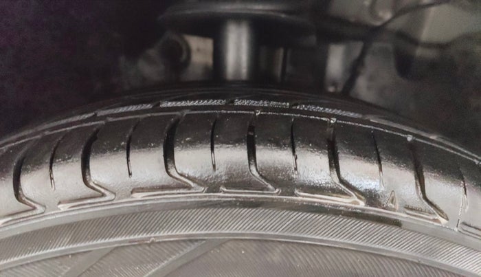 2013 Toyota Etios Liva GD, Diesel, Manual, 1,48,316 km, Right Front Tyre Tread