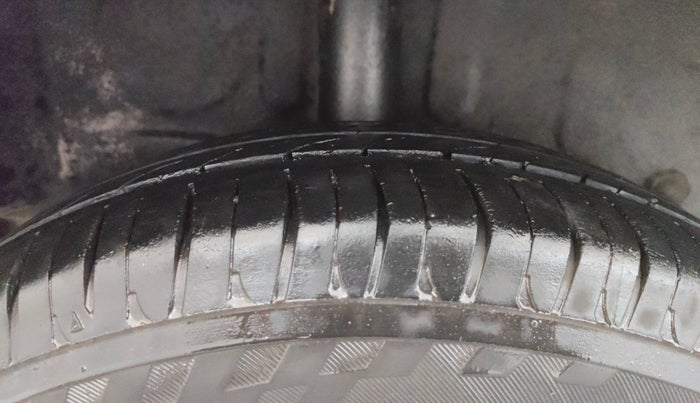 2013 Toyota Etios Liva GD, Diesel, Manual, 1,48,316 km, Right Rear Tyre Tread