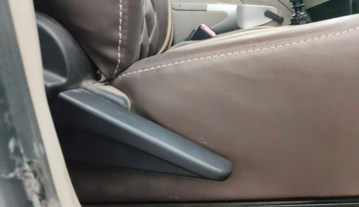 2013 Toyota Etios Liva GD, Diesel, Manual, 1,48,316 km, Driver Side Adjustment Panel