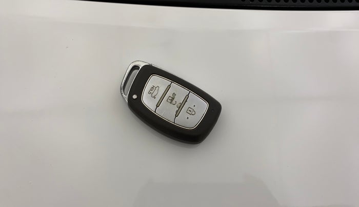 2015 Hyundai Grand i10 ASTA AT 1.2 KAPPA VTVT, Petrol, Automatic, 60,614 km, Key Close Up