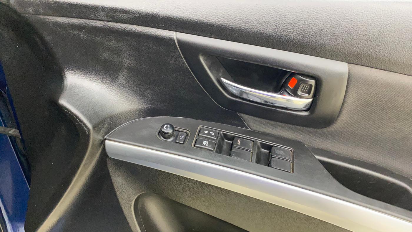 2022 Maruti S Cross ZETA 1.5, Petrol, Manual, 87,740 km, Driver Side Door Panels Control