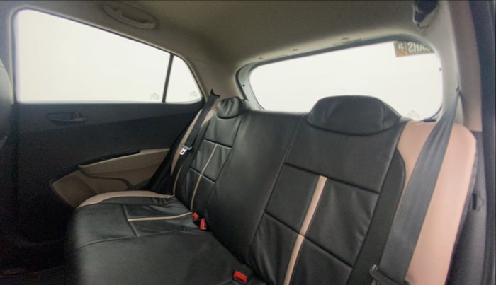 2017 Hyundai Grand i10 MAGNA 1.2 KAPPA VTVT, Petrol, Manual, 23,981 km, Right Side Rear Door Cabin