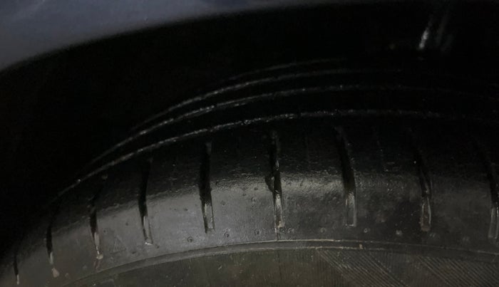 2017 Maruti Baleno ALPHA PETROL 1.2, Petrol, Manual, 34,701 km, Left Front Tyre Tread