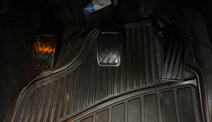 2017 Maruti Baleno ALPHA PETROL 1.2, Petrol, Manual, 34,701 km, Pedals