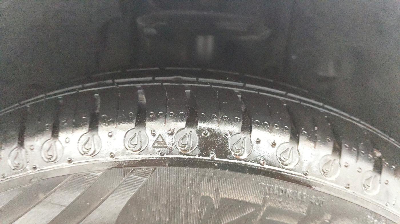 2025 Tata Tiago XTA CNG , CNG, Automatic, 3,158 km, Right Front Tyre Tread