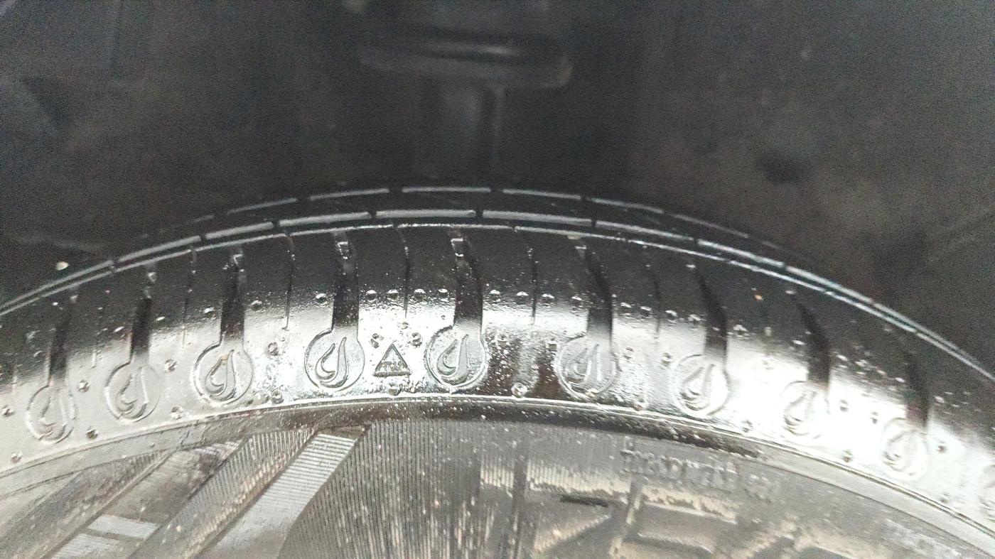2025 Tata Tiago XTA CNG , CNG, Automatic, 3,158 km, Right Rear Tyre Tread