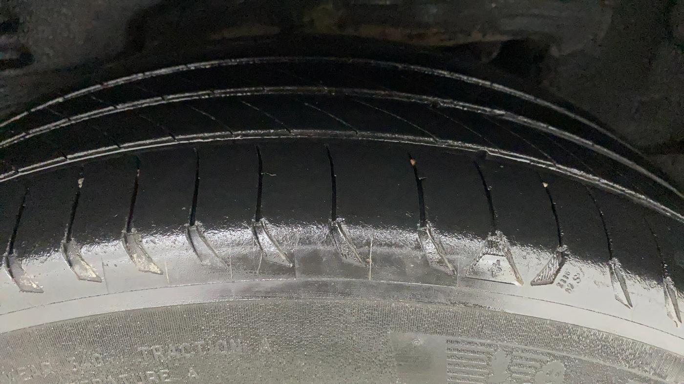 2014 Toyota Corolla Altis VL AT PETROL, Petrol, Automatic, 85,843 km, Right Rear Tyre Tread