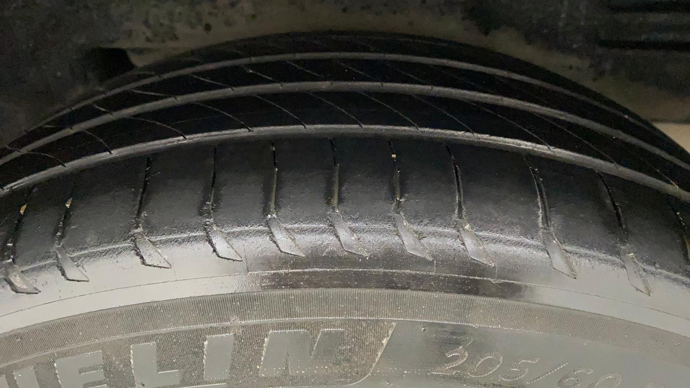 2014 Toyota Corolla Altis VL AT PETROL, Petrol, Automatic, 85,843 km, Left Rear Tyre Tread