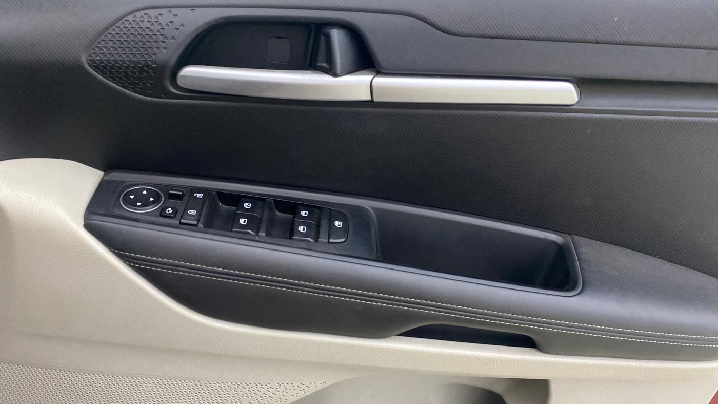 2021 KIA SONET HTX 1.0 IMT, Petrol, Manual, 34,313 km, Driver Side Door Panels Control