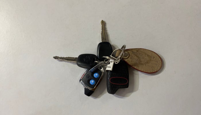 2019 Maruti Swift LXI, Petrol, Manual, 48,630 km, Key Close Up