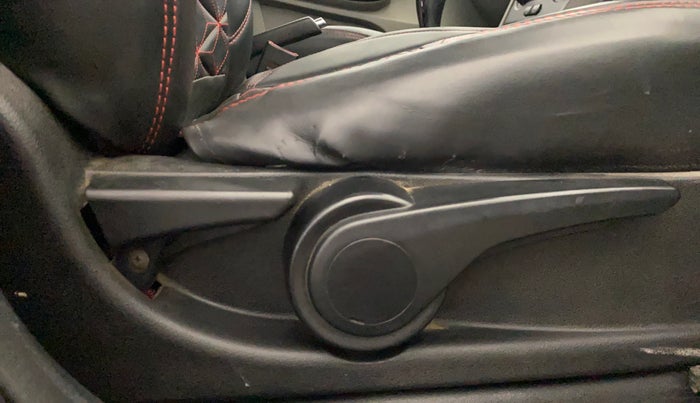 2018 Tata Tiago XZ PETROL, Petrol, Manual, 1,17,170 km, Driver Side Adjustment Panel